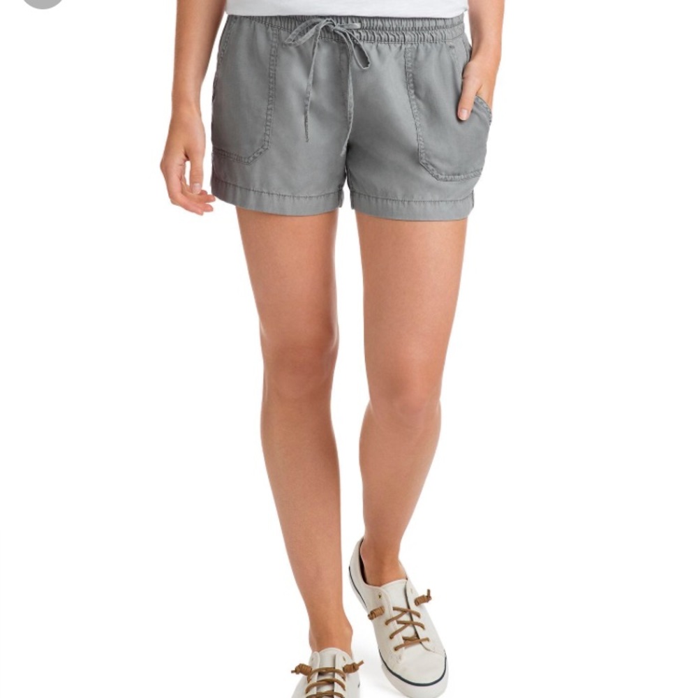 Vineyard Vines gray shorts with tags